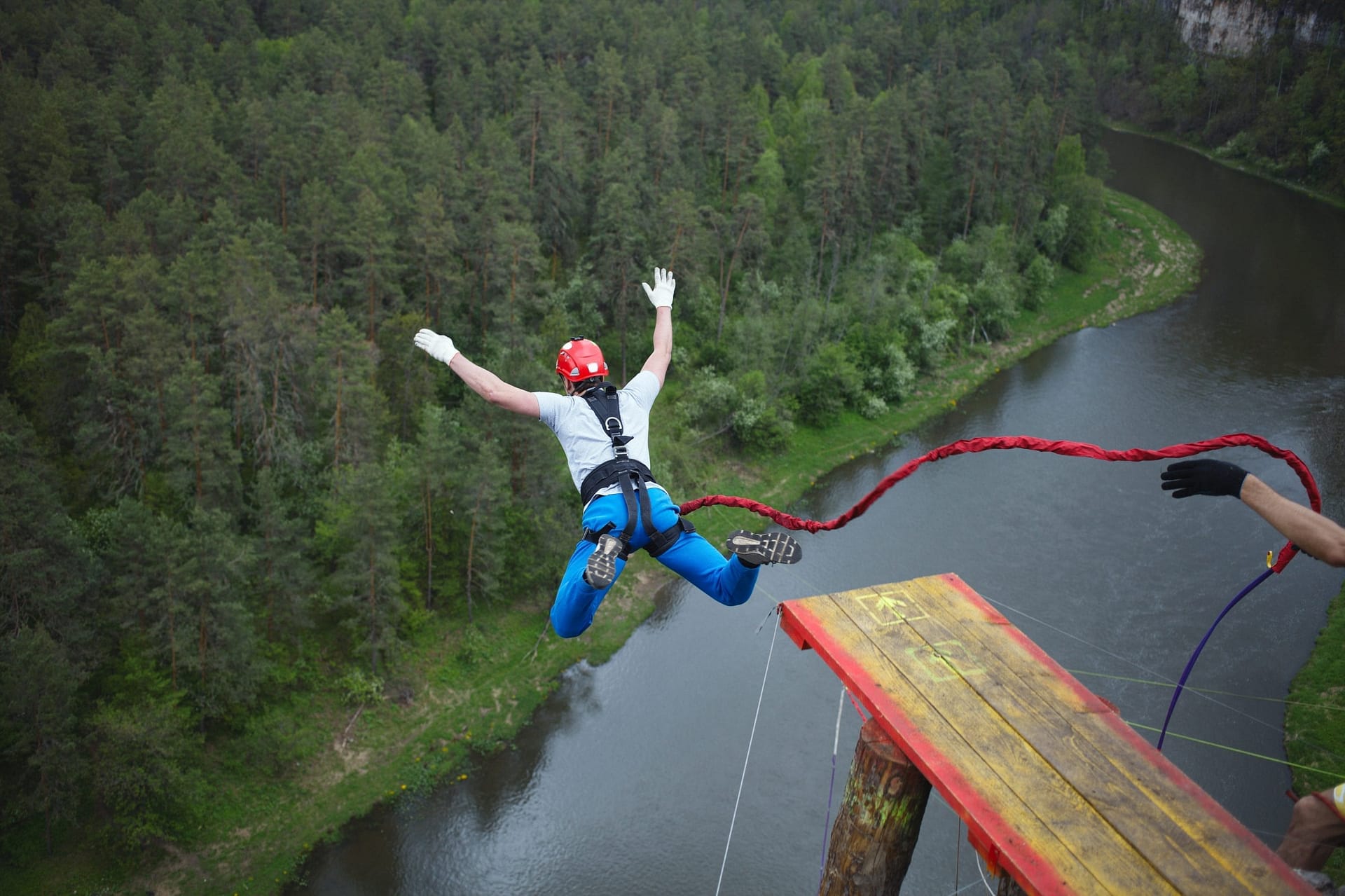 Man bungee jumping above river